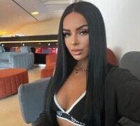 Live nude cam performer AmandaBby003 on Stripchat