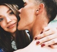 Live nude cam performer VIKITOMMY on Stripchat