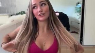 Luvlivvyy 
 Live nude broadcaster luvlivvyy on Chaturbate