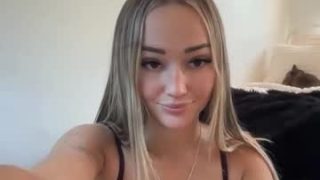 Luvlivvyy 
 luvlivvyy — Chaturbate
