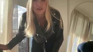 Heyskylar 
 Live nude broadcaster heyskylar on Chaturbate