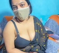 Live nude cam performer queen_babydoll on Stripchat