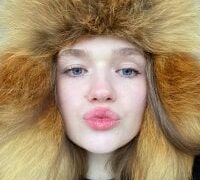 Live nude cam performer RussianWoman on Stripchat