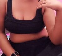 Live nude cam performer Hotbhabi305 on Stripchat