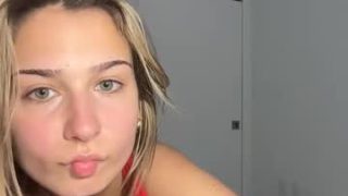 Elenahere4u 
 Live nude broadcaster elenahere4u on Chaturbate