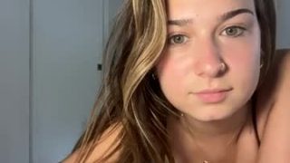 Elenahere4u 
 Live nude broadcaster elenahere4u on Chaturbate