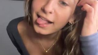 Elenahere4u 
 Live nude broadcaster elenahere4u on Chaturbate