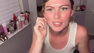 Elliee81 
 Adult webcam model elliee81 at
 Chaturbate