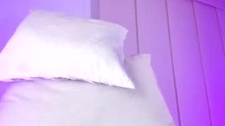 Yesikasaenz 
 Live nude broadcaster yesikasaenz on Chaturbate