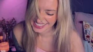 Yvie_ 
 Live nude broadcaster yvie_ on Chaturbate