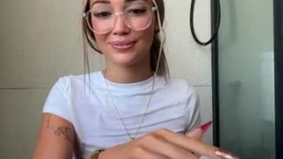 Luvlivvyy 
 Adult webcam model luvlivvyy at
 Chaturbate