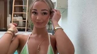 Luvlivvyy 
 Live nude broadcaster luvlivvyy on Chaturbate
