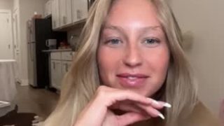 Caseyyyhere 
 caseyyyhere — Chaturbate