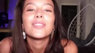 Emilybatee 
 Adult webcam model emilybatee at
 Chaturbate