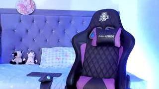 Maggiejones 
 Live nude cam model maggiejones on Camsoda