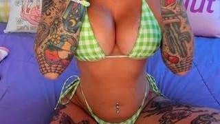 Koramarina 
 Adult webcam host koramarina at
 Camsoda