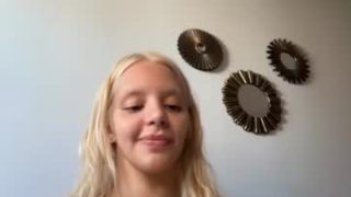 Lesi_moonie 
 lesi_moonie — Chaturbate