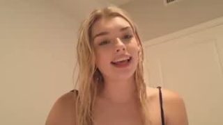Ellalowe 
 Adult webcam model ellalowe at
 Chaturbate